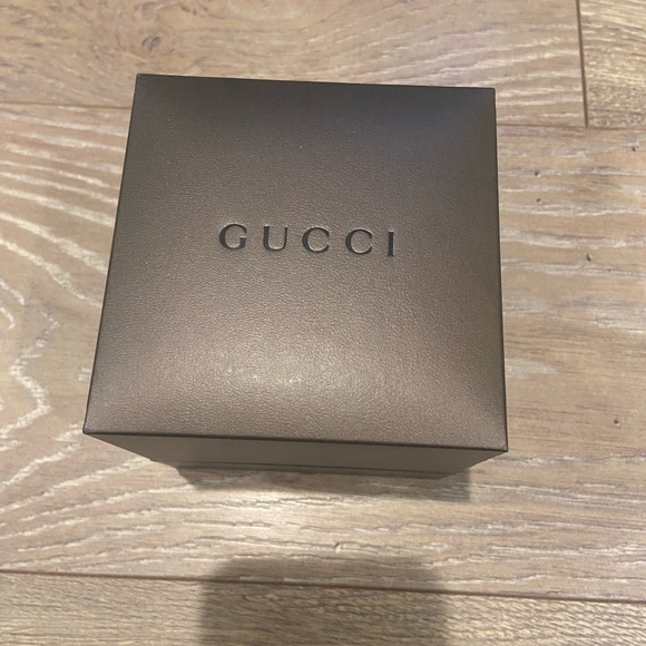 Silver Gucci Watch - Picture 4 of 9